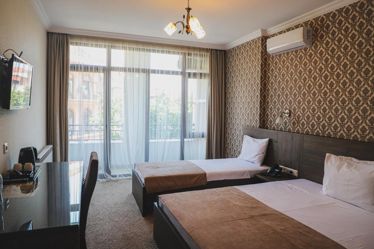 Old Garden Hotel Батуми Екстериор снимка