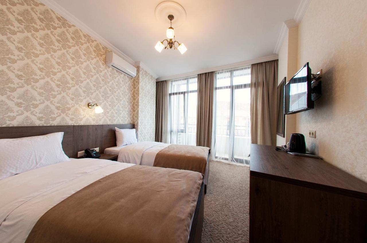Old Garden Hotel Батуми Екстериор снимка
