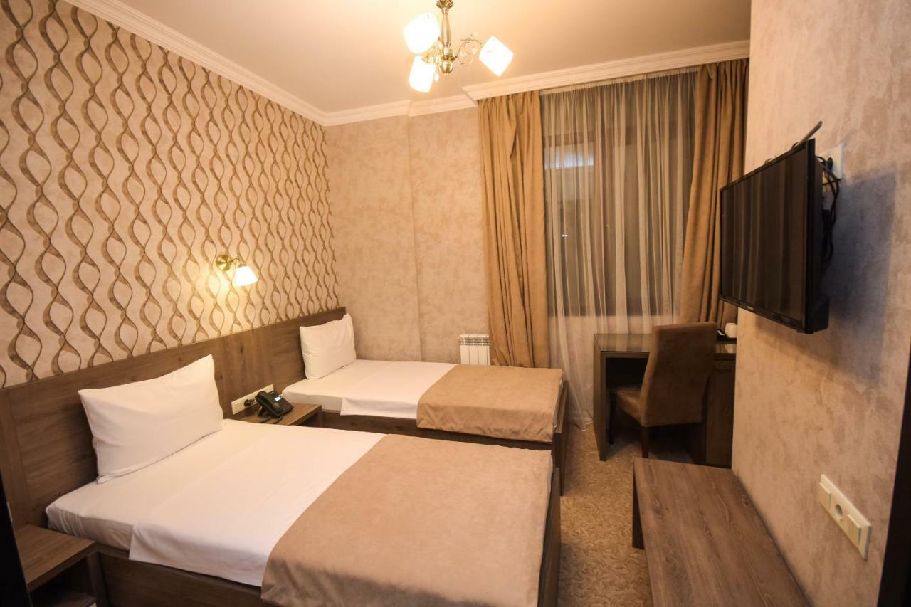 Old Garden Hotel Батуми Екстериор снимка